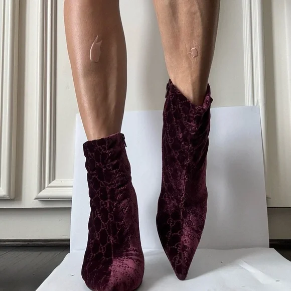 Gucci Purple Velvet Ankle Boots.
I wear a 8.5/9. These are just a tiny bit big. - Picture 1 of 7